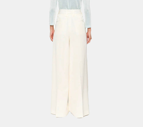 JIL-SLIGHTLY HIGH WAISTED VOLUMINOUS PLEATED PANT WITH METAL ZIP CLOSURE. BELT LOOPS, SIDE SEAM AND BACK WELT POCKETS. LOW CROTCH
